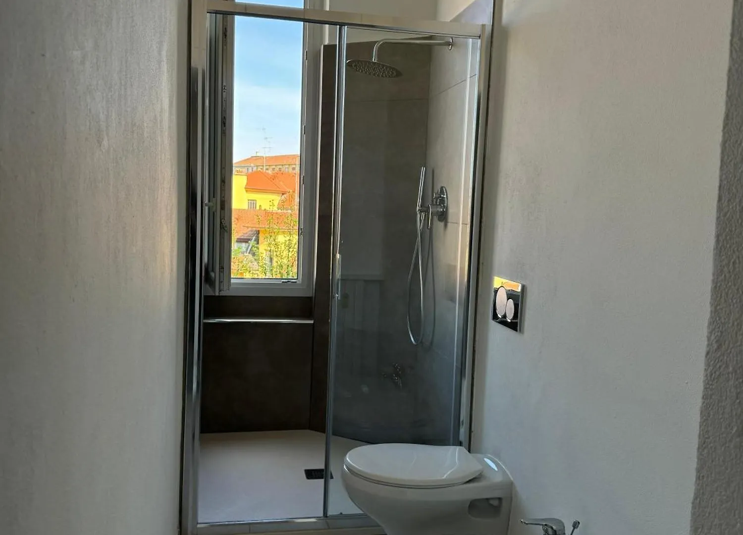 New Apartment With Balcony, Isola Bosco Verticale Milan